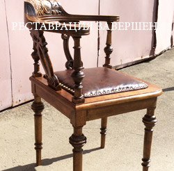 Антикварное угловое кресло 19 века.