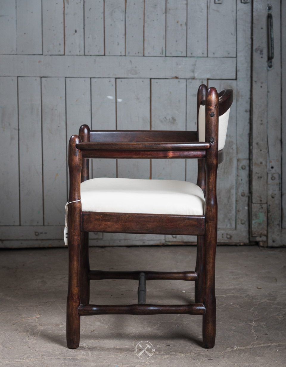 Отреставрированное кресло 20 века. После реставрации.