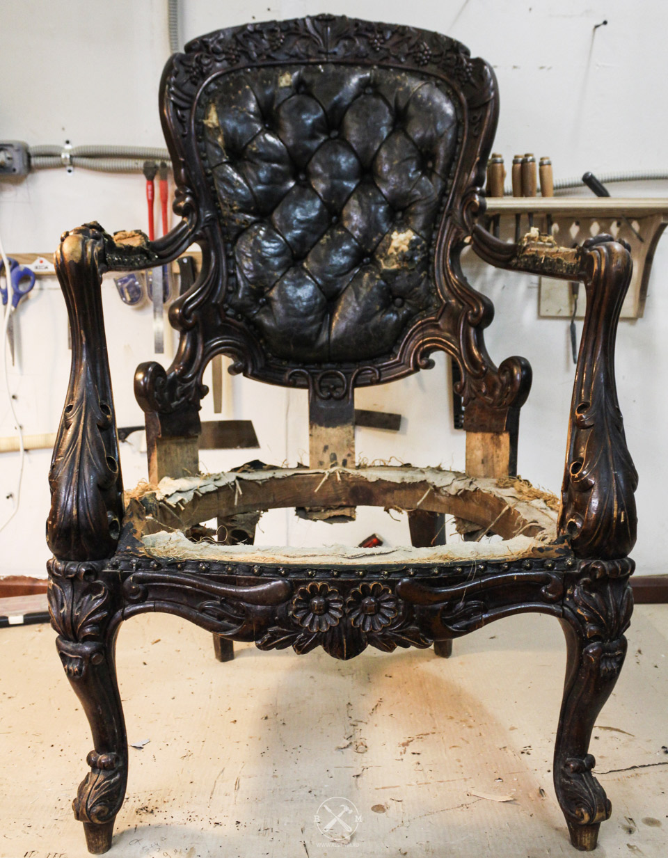Кресло 19 века до реставрации - цена