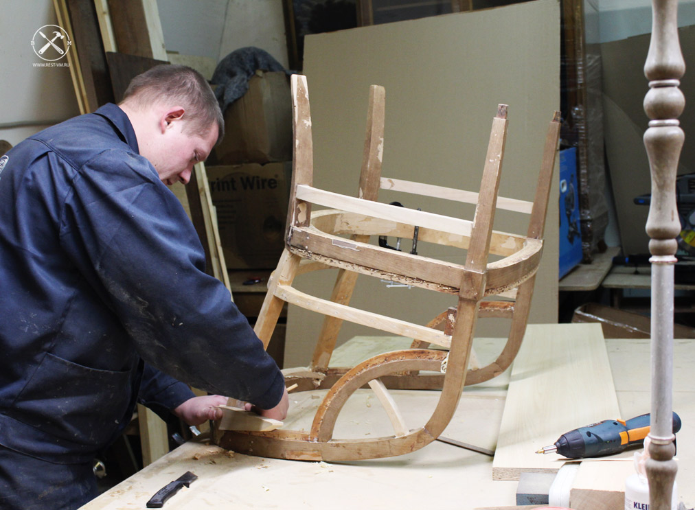 Реставрация деревянного кресла. Реставрация старых деревянных стульев. Стул для инструментов. Процесс реставрации. Реставрация старинных кресел своими руками.