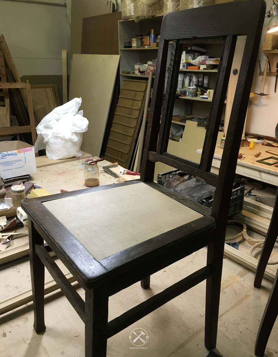 Восстановление покрытия на старинной мебели 