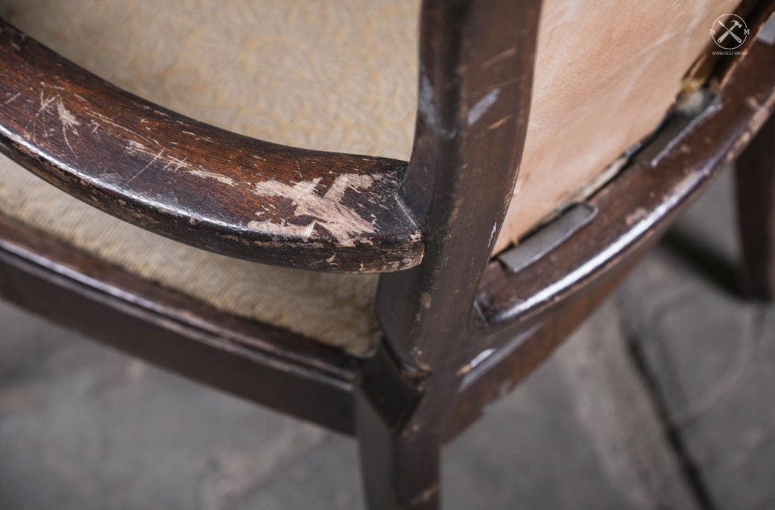 Антикварное кресло 20 века до реставрации