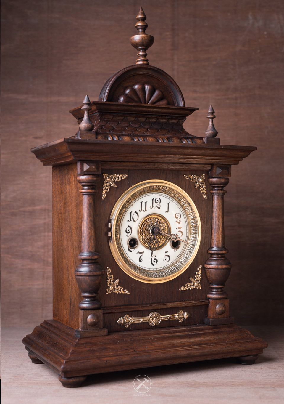 Нужны старые часы. Часы 19 века. Часы конца 19 века. Часы механические 19 век. Каминные часы с боем Junghans.