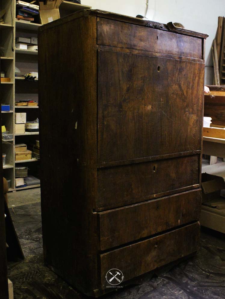Старинная мебель до реставрации в мастерской Морозова