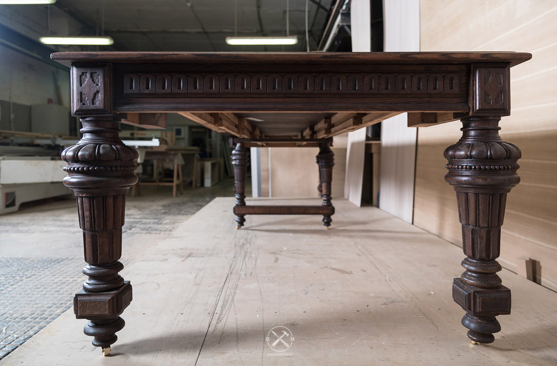 Стол начала 20  века после реставрации в мастерской Морозова