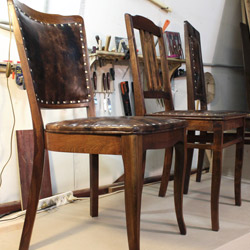 Пять разных старинных стульев начала 20 века.