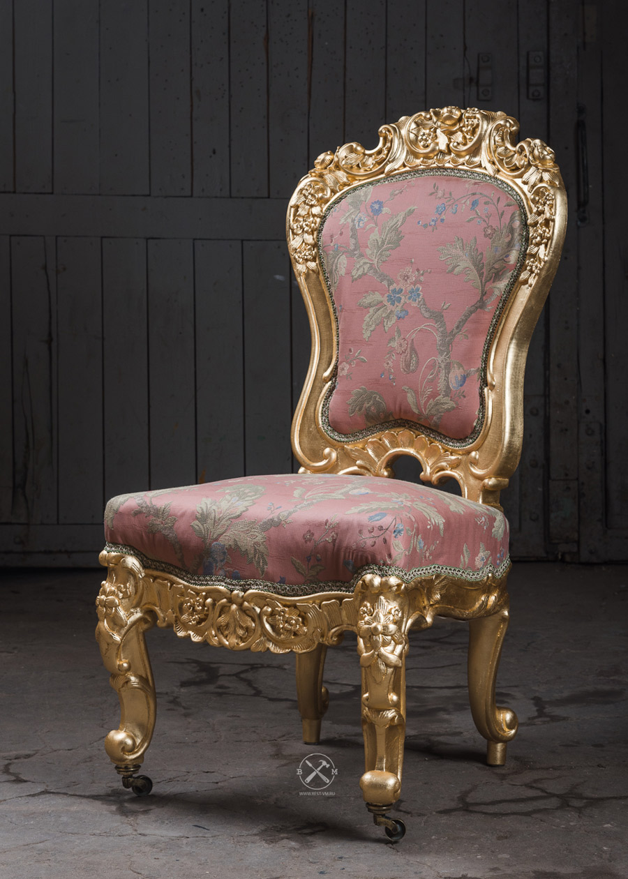 Кресло после реставрации в мастерской Виктора Морозова